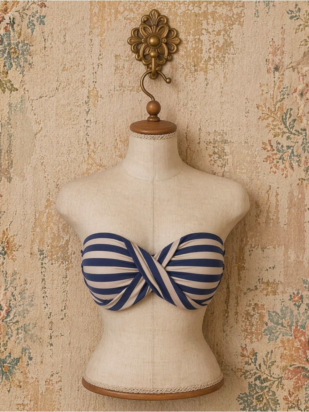 Skye periwinkle striped strapless bathing suit bikini top L